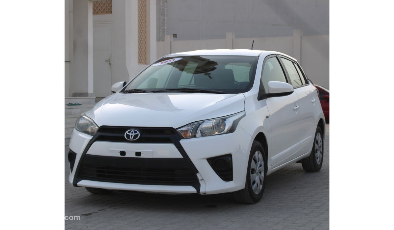 Toyota Yaris SE Toyota yaris 2017 hatchback white GCC 1.3 excellent condition without accident