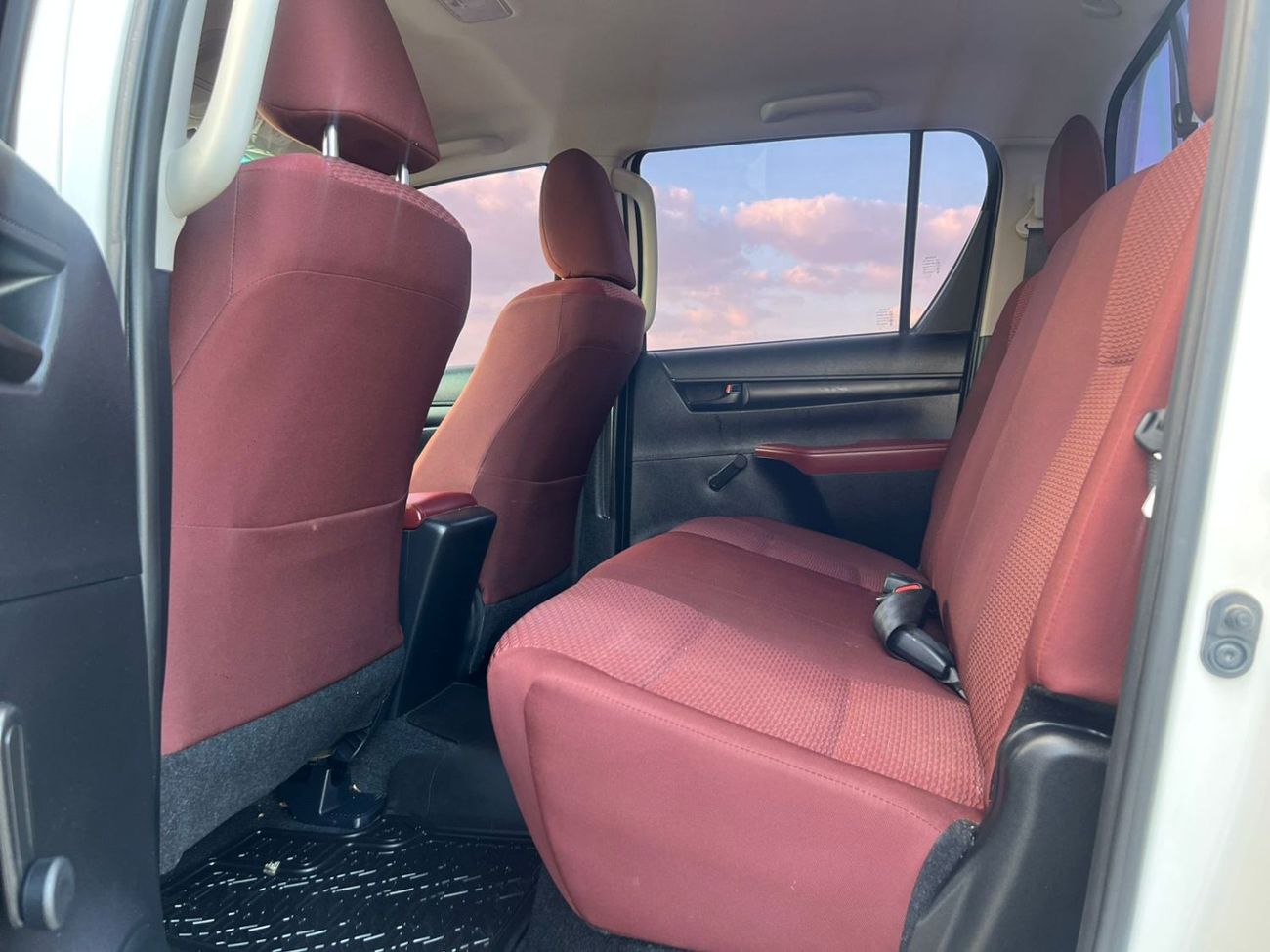 تويوتا هيلوكس 2022 Toyota Hilux GL 2.7L V4 - 4x4 AWD Original Paint - GCC -  Patrol Automatic