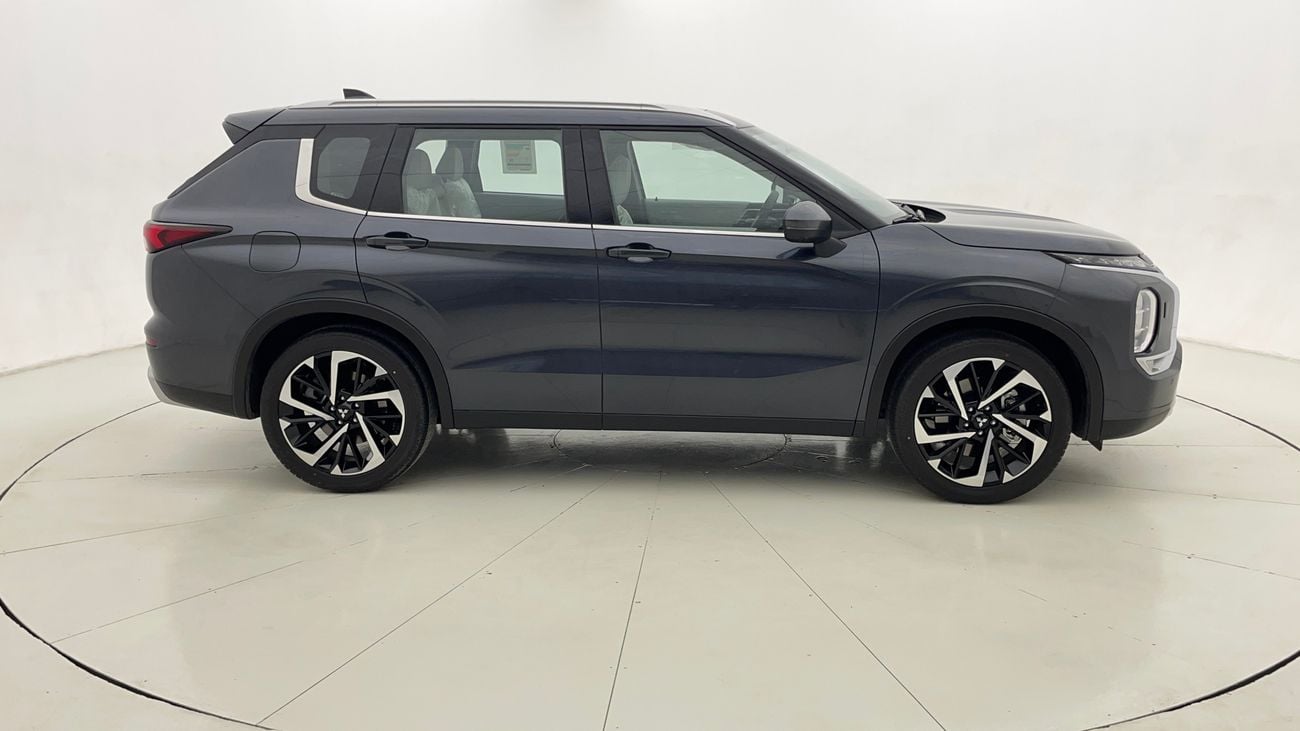 ميتسوبيشي آوتلاندر HIGHLINE 2.5 | بدون دفعة مقدمة | اختبار القيادة في المنزل