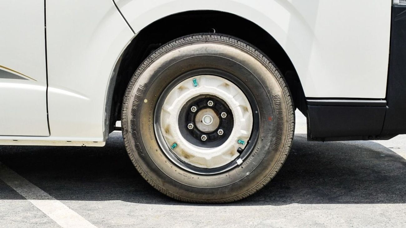 Toyota Hiace ECT0013 - Toyota Hiace Standard Roof Passenger Van - 2.5L Diesel Manual