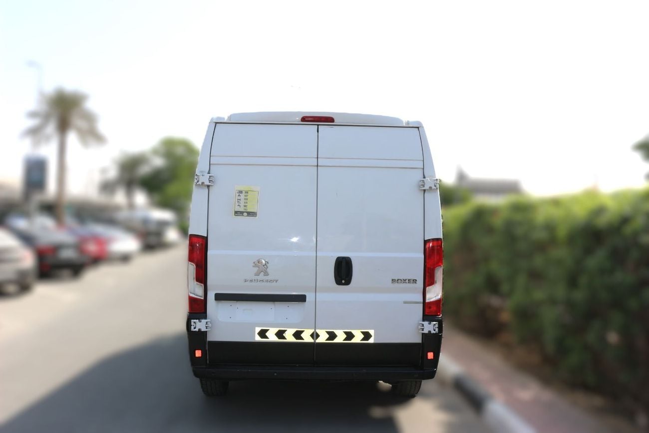 Peugeot Boxer Peugeot Boxer L2H3, model year 2022. GCC specs. Very excellent conditions