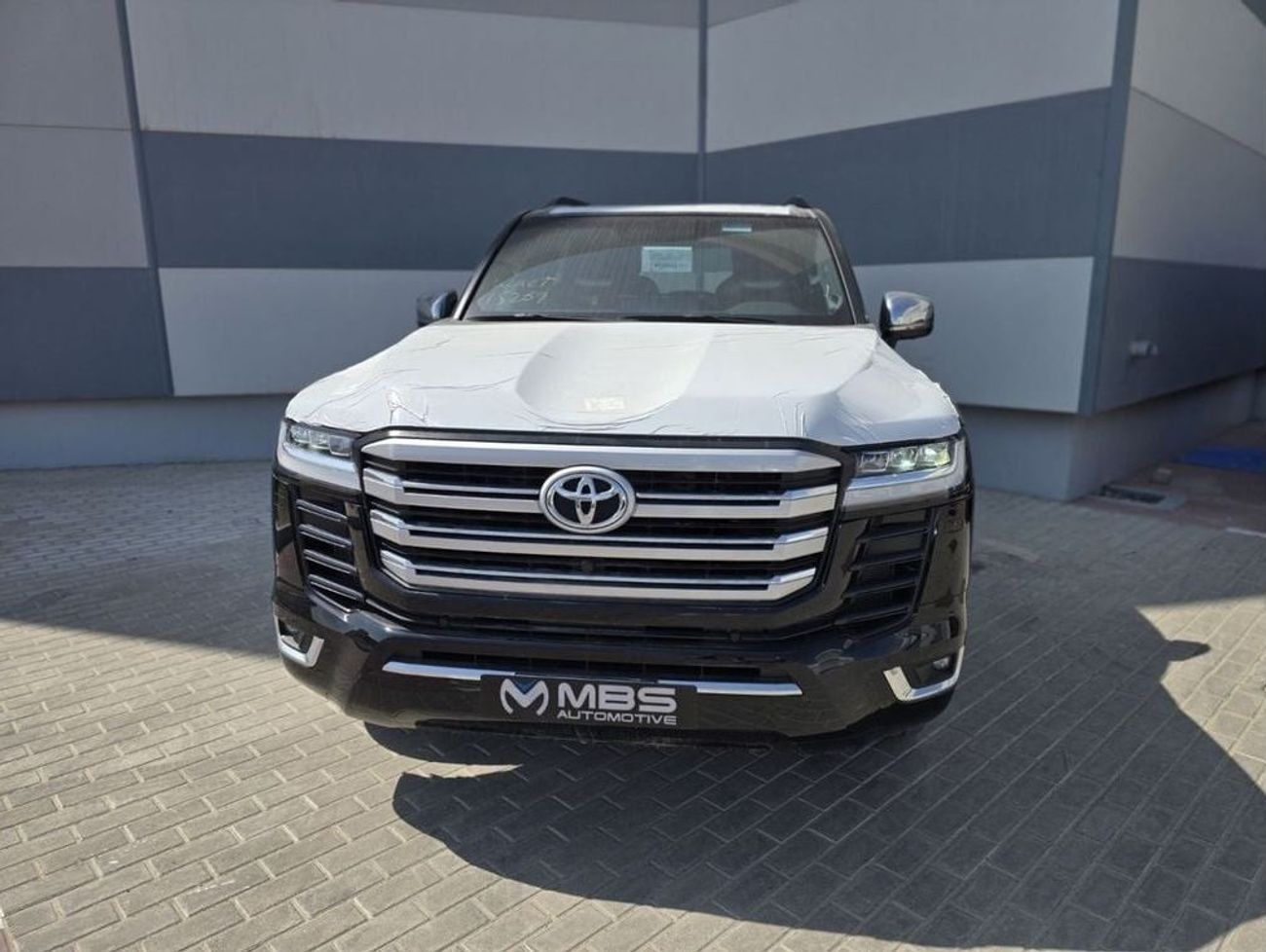 تويوتا لاند كروزر VX 3.5L PETROL A/T WITH MBS AUTOBIOGRAPHY VIP 4 SEAT AND ROOF STAR LIGHT