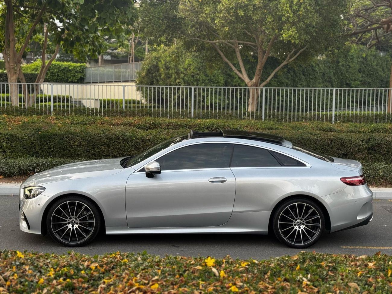 Mercedes-Benz E200 Premium 2.0L