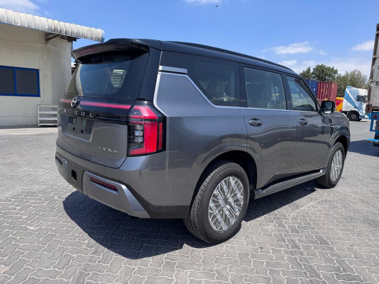 Nissan Patrol SE Platinum City 3.8L (Ext _GRAY WITH BLACK ROOF Inter_TAN)