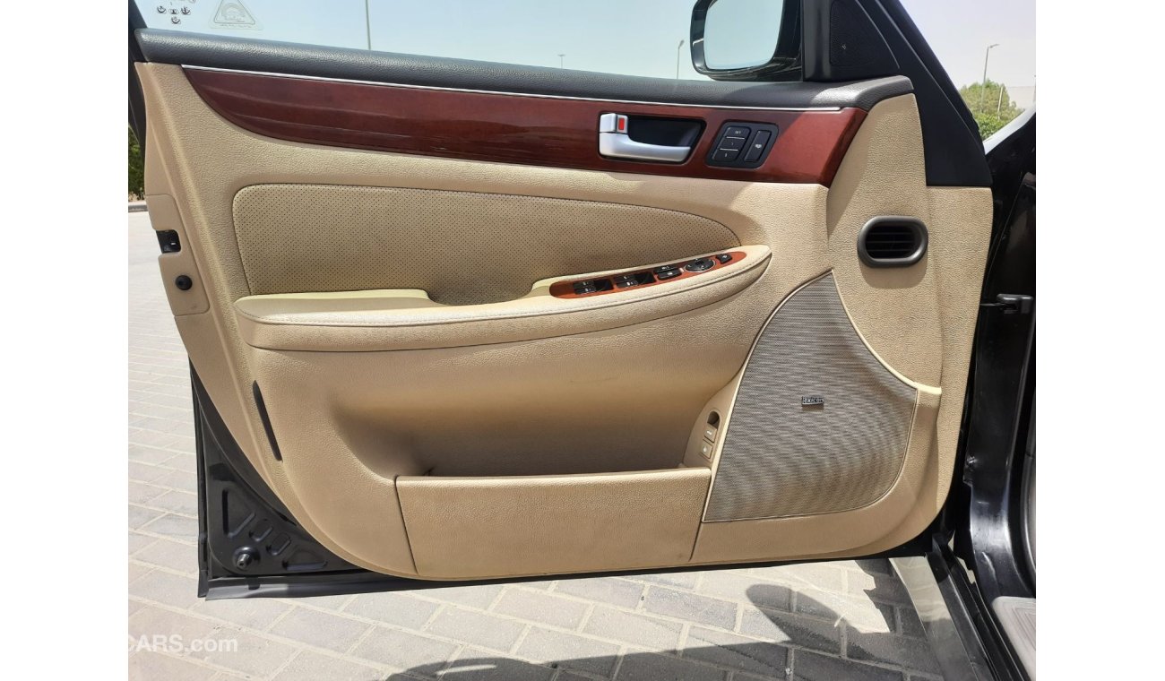 هيونداي جينيسس Std هيونداي جينسس 2013