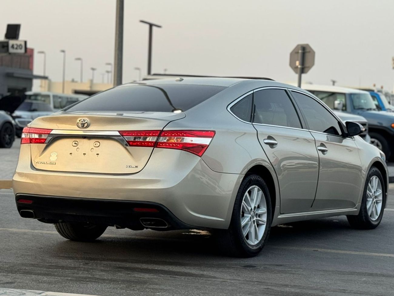 Toyota Avalon XLE 3.5L full option, limited