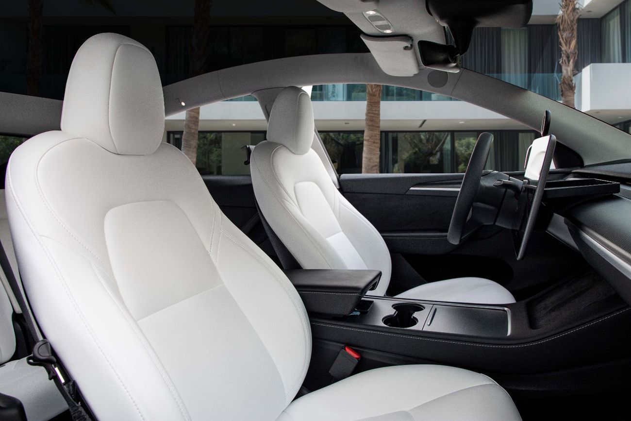 Tesla Model Y LONG RANGE | 2,546 P.M  | 0% Downpayment | IMMACULATE || ONE OWNER!