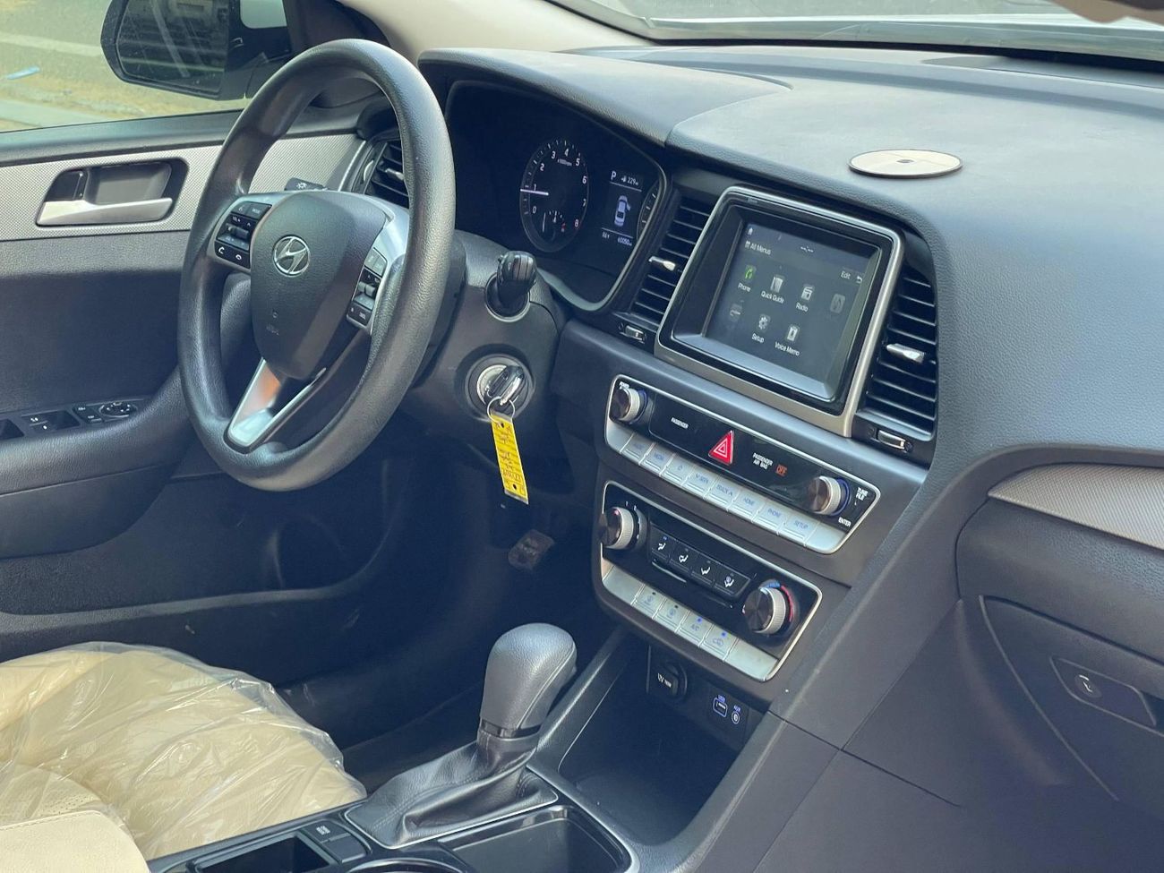 هيونداي سوناتا محرك V4 سعة 2.5 لتر / ممشى منخفض / شاشة كبيرة / نظام تشغيل أندرويد أوتو / بحالة ممتازة