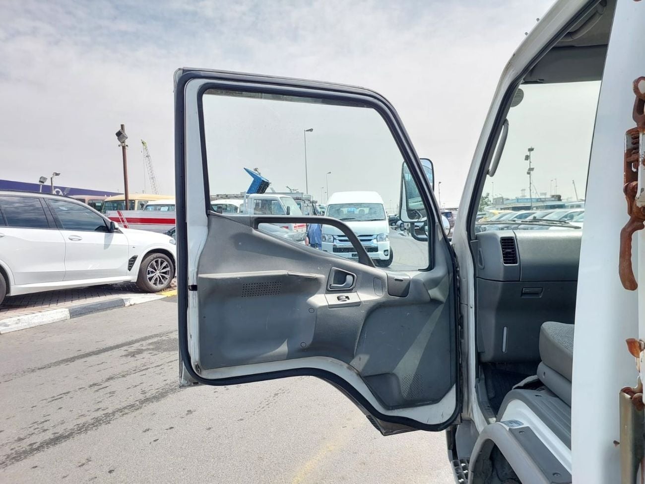 ميتسوبيشي فوسو كانتير (RAMADAN OFFER) MITSUBISHI CANTER TRUCK RHD 1997 MODEL 4.5 L DIESEL MANUAL(PM20794)