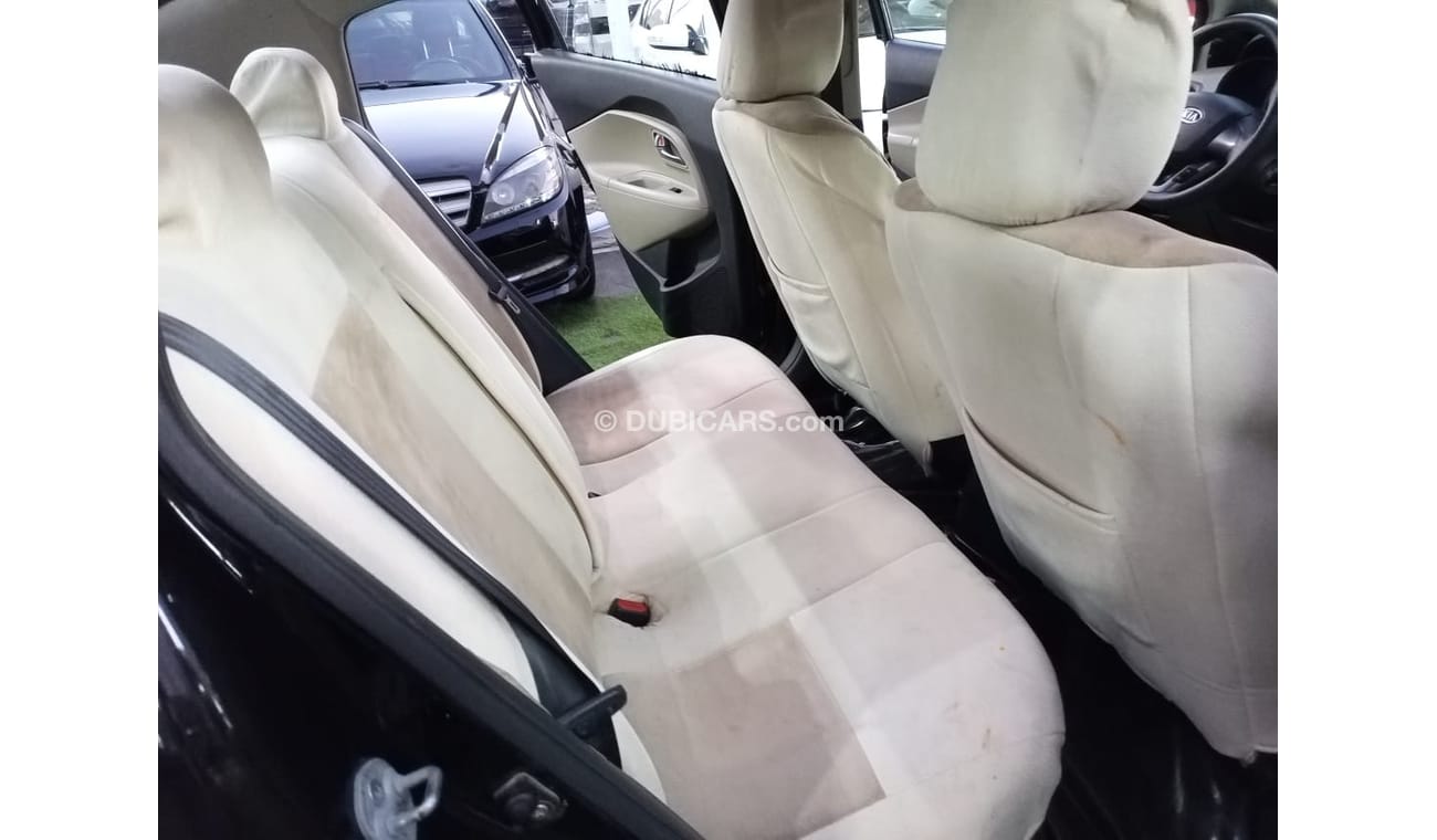 Kia Rio Gulf model 2013, black color, without accidents, wheels in excellent condition, you do not need any
