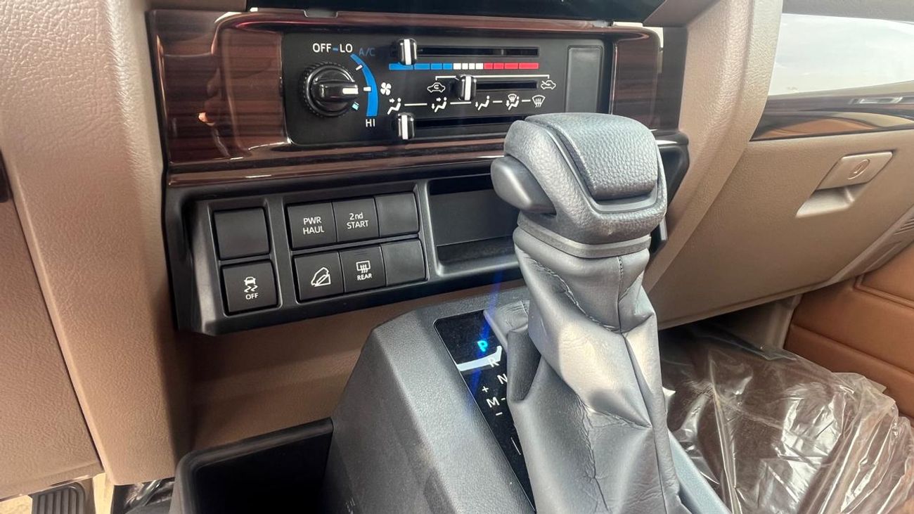 Toyota Land Cruiser 70 LC76 HT VXR LC 78 HARDTOP 2.8L AT