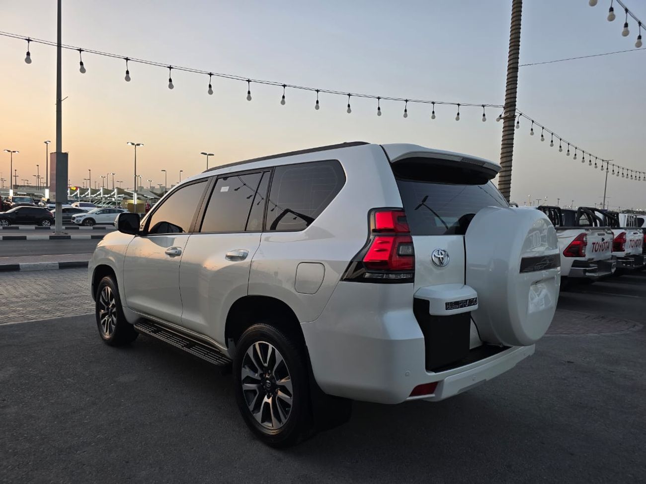 Toyota Prado GXR 4.0L 4WD TOYOTA PRADO 2023 GCC V6 ENGINE 4.0L clean car without accident without paint same like