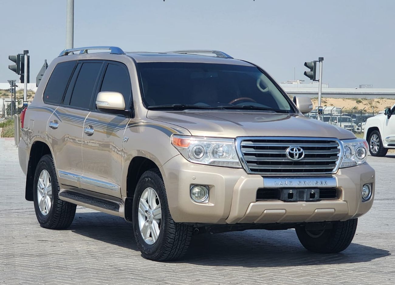 Toyota Land Cruiser VXR 5.7 L