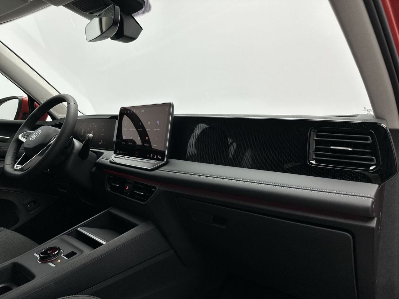 Volkswagen Tiguan Tiguan LIfe + fabric seats (REF#54467) - 28,100 AED SAVINGS from New Car