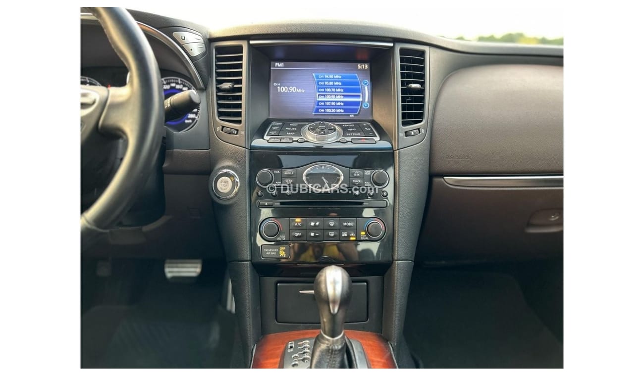 Infiniti QX70 Sport Luxury Infiniti QX-70 2016 GCC V6 3.7L//Perfect condition // Full option