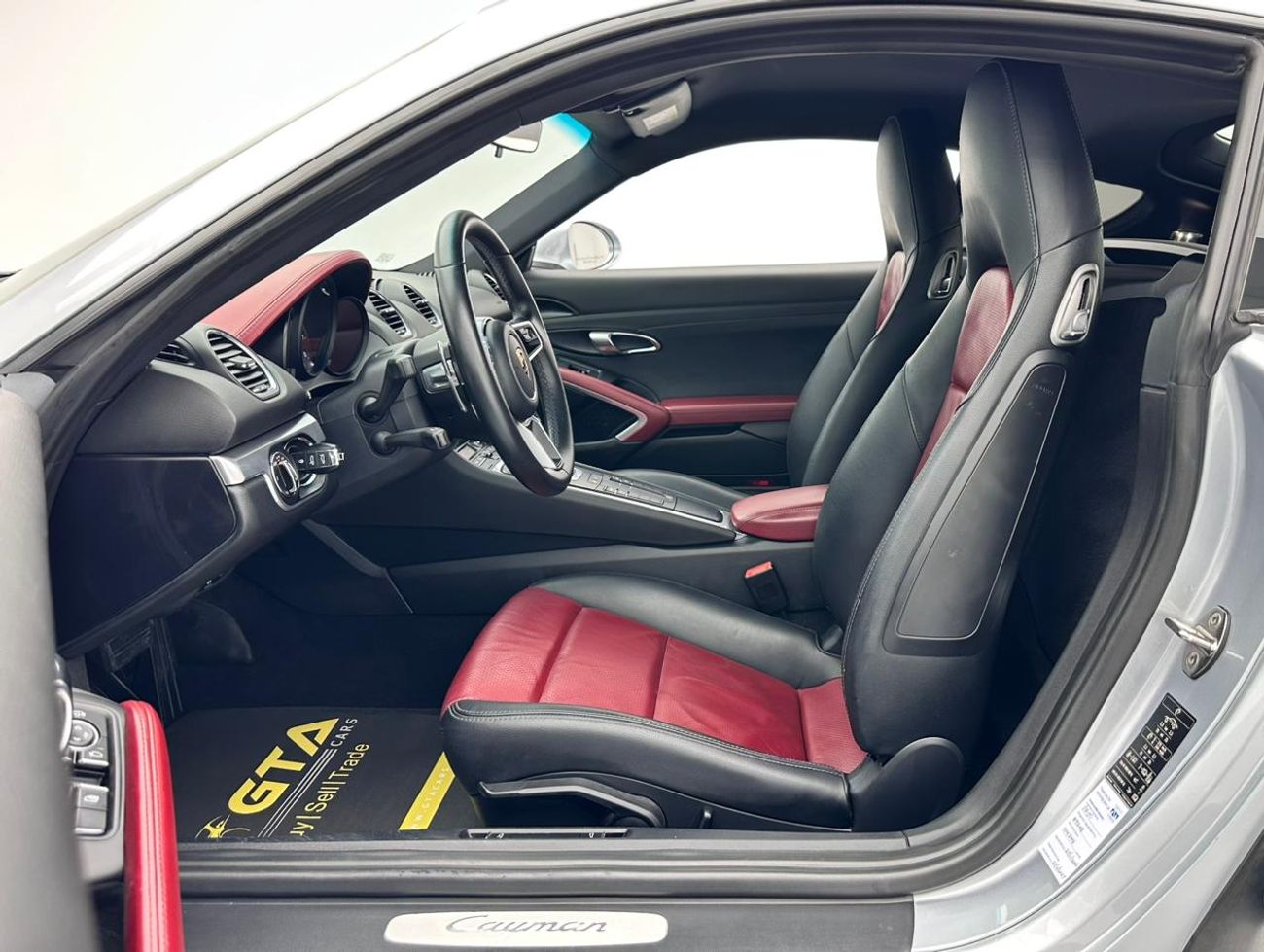 بورش كايمان 718 2017 Porsche 718 Cayman, Service History, Super Clean, Excellent Condition, GCC