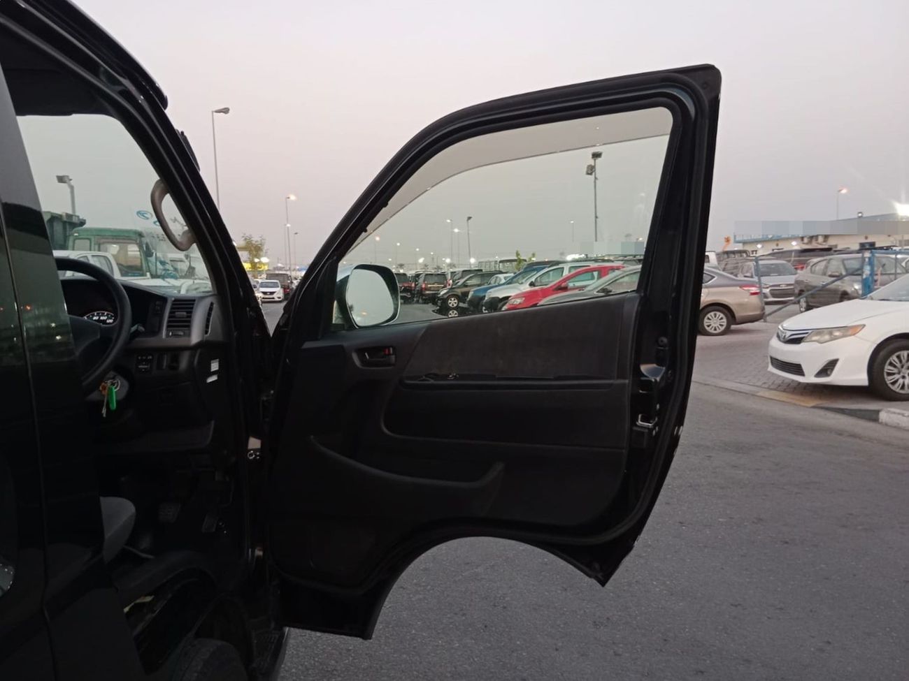 Toyota Hiace TOYOTA HIACE VAN RIGHT HAND DRIVE(PM74575)