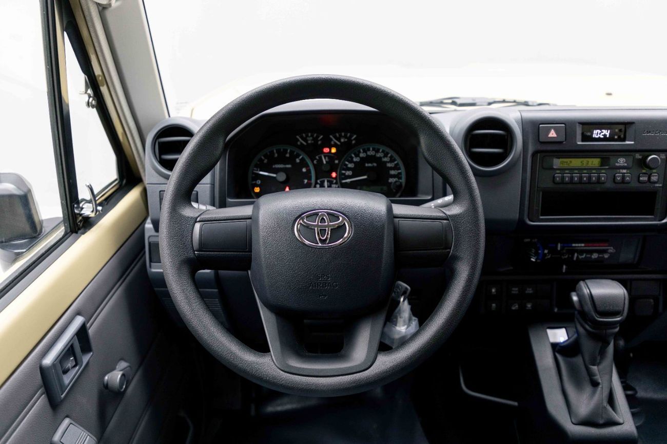 تويوتا لاند كروزر LC78 Hardtop 4.0L - Beige Inside Bluish Grey | Export Only