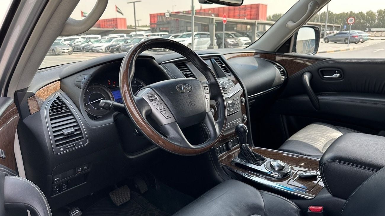 Infiniti QX80 LUXURY Standard 5.6L Full option original paint without accident
