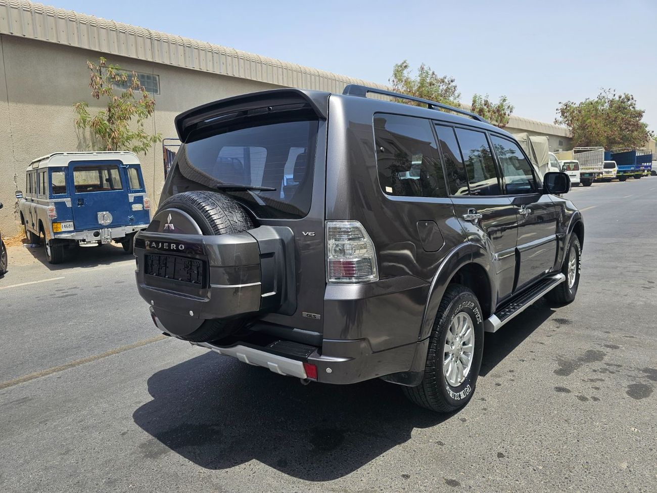 Mitsubishi Pajero GLS Base 3.5L (7 Seater)
