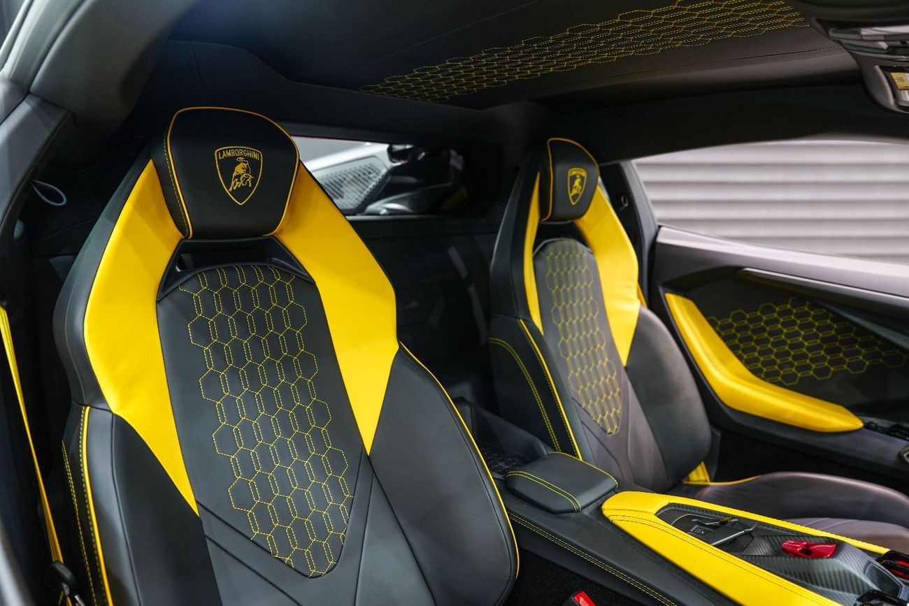 لامبورغيني ريفويلتو 6.5L V12 Hybrid 2024 Lamborghini Revuelto, Brand New, Carbon Fiber Interior, GCC Specs!!