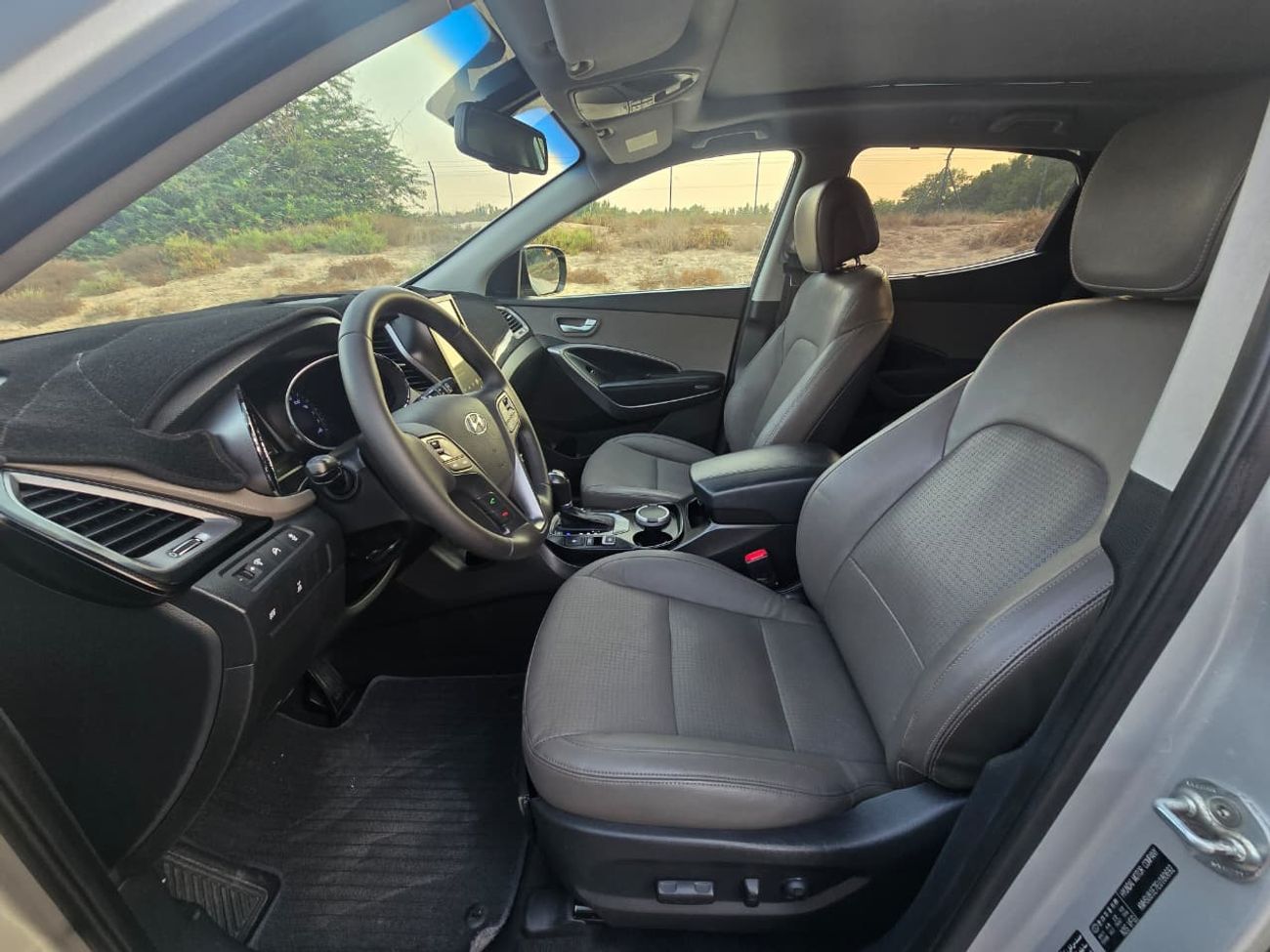 Hyundai Grand Santa Fe GLS Top 3.3L HYUNDAI SANTA FE GRAND 2014 GCC V6 // FULL OPITION // GOOD CONDITION // 7 SEATS