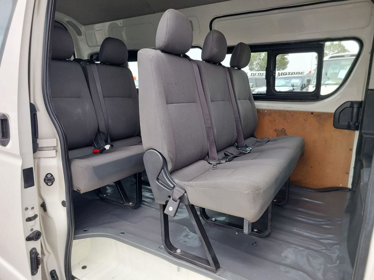 Toyota Hiace TOYOTA HIACE COMMUTER VAN RHD 2015 MODEL 3.0 L DIESEL AUTOMATIC(PM15106)