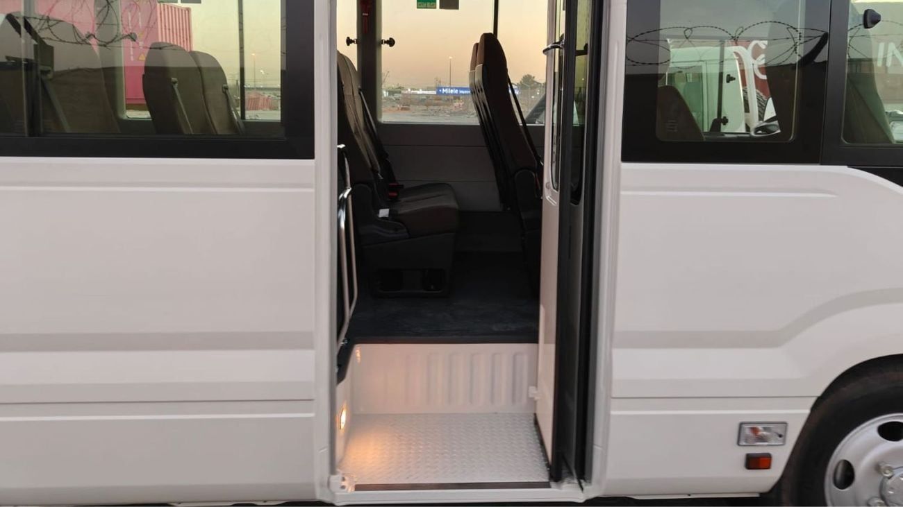 تويوتا كوستر 4.0L 23 Seater . Manual . Diesel . 3 Door . Rear Wheel Drive