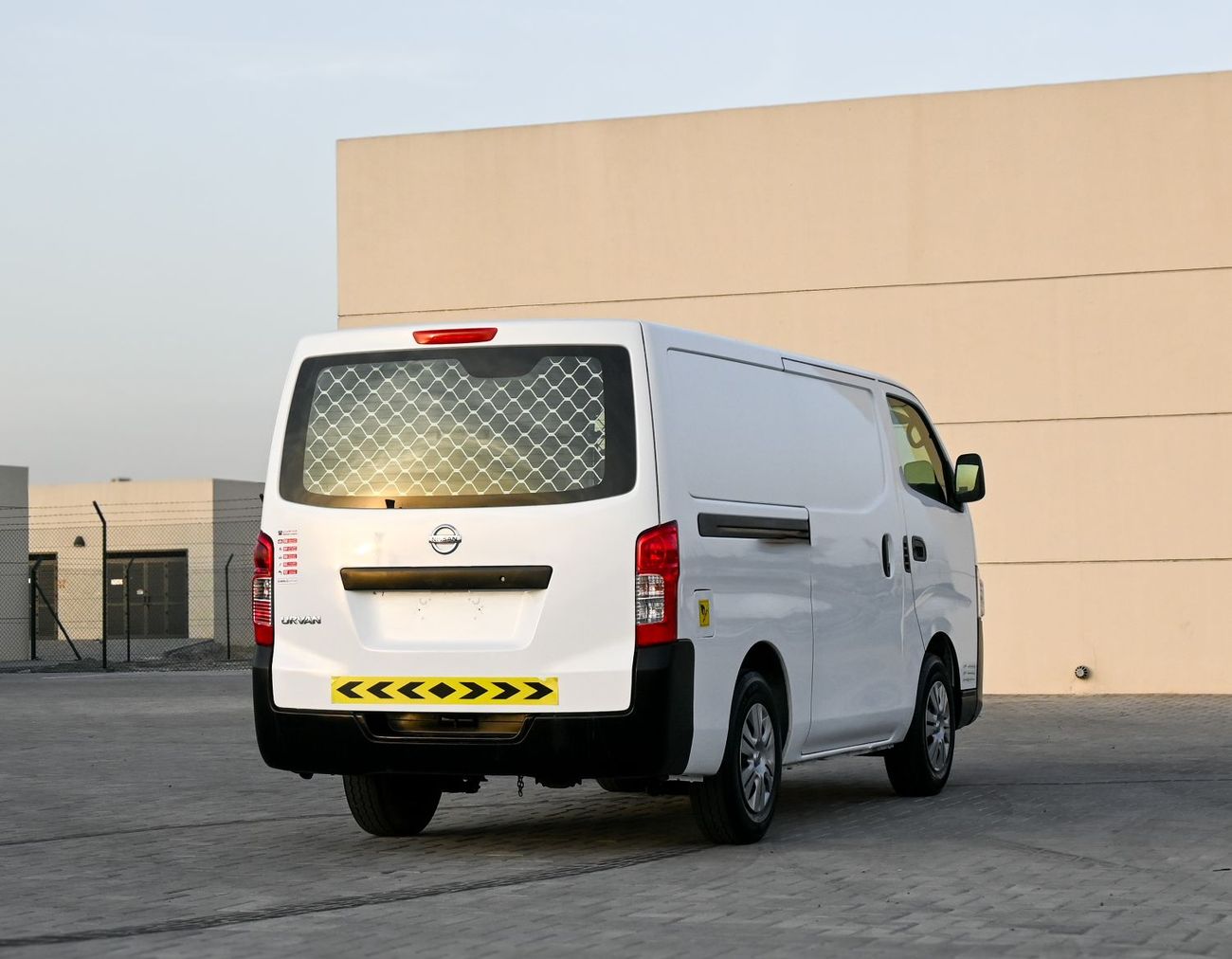 نيسان أورفان Panel Van Std 2.5L M/T (3 Seater) Petrol (5 Door)