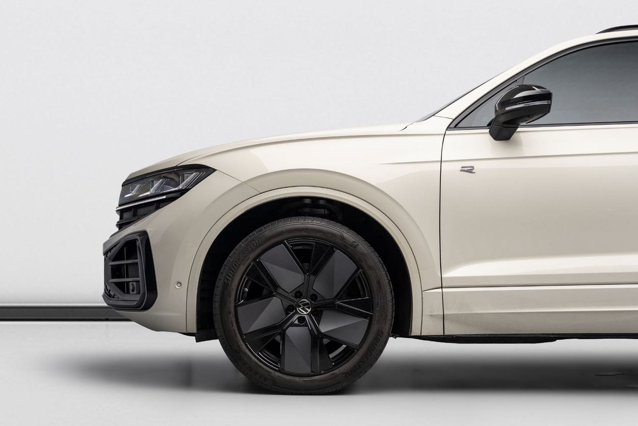 Volkswagen Touareg R-LINE BUY NOW, PAY 2027 | THE BLACKLINE STANDARD | 2029 Volkswagen Warranty + Service Contract, GCC