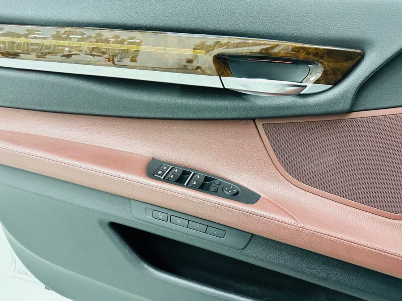 BMW 750Li Exclusive GCC .. Perfect Condition .. Top Range .. V8 ..