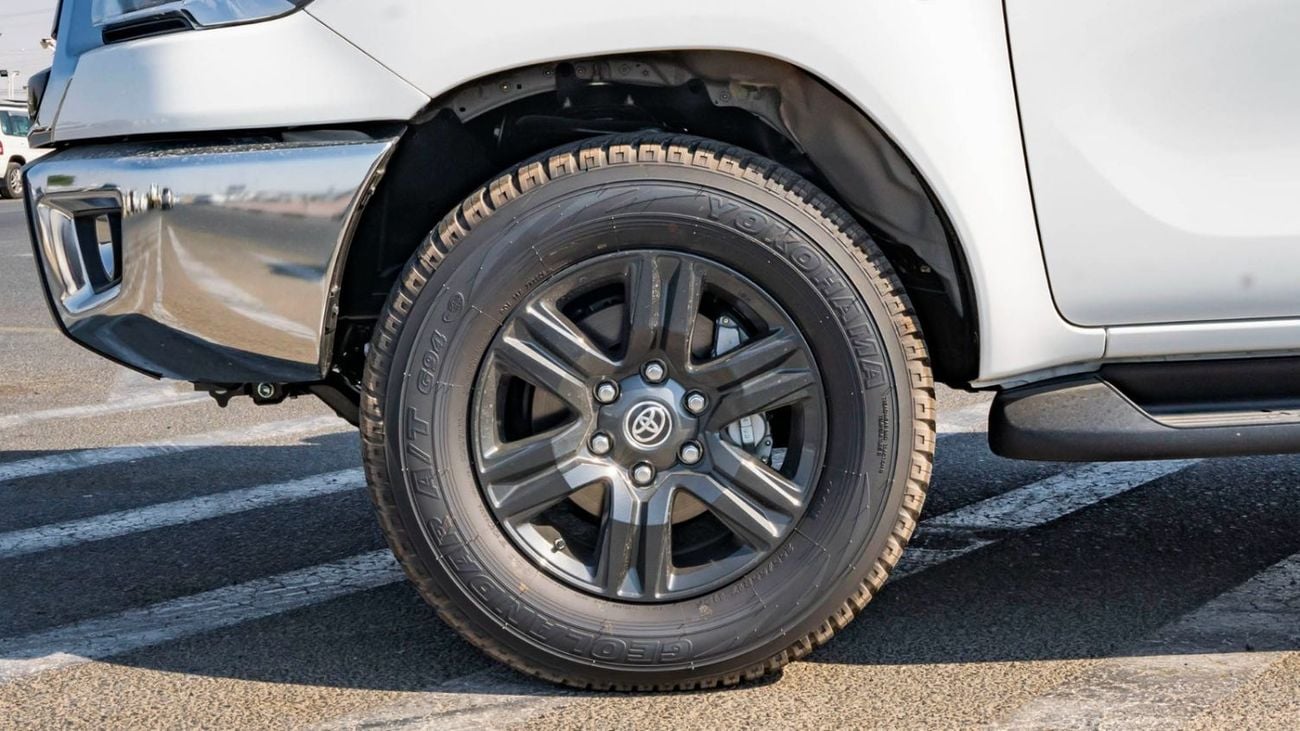 Toyota Hilux 2025 Toyota Hilux SR5 DC 4x4 2.7L Petrol AT (White)