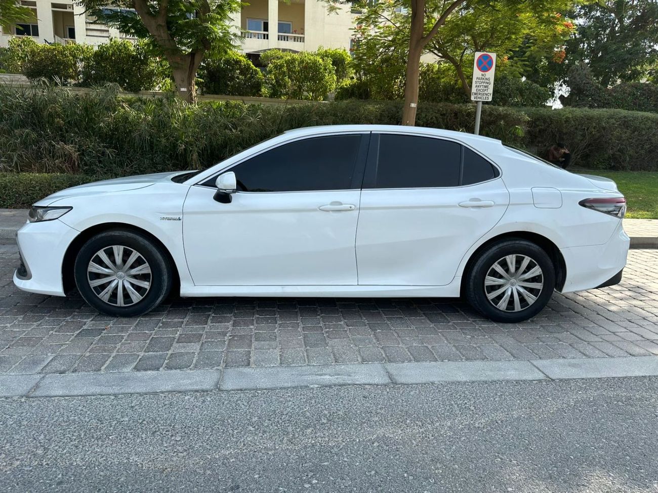 Toyota Camry LE Hybrid 2.5L