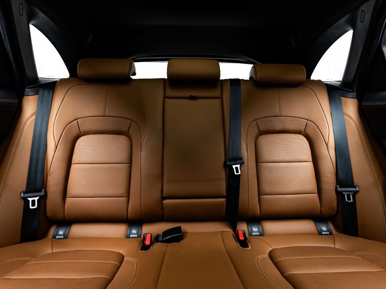 جاكوار F بيس R-Dynamic SE 2.0L