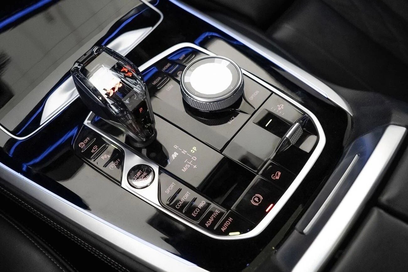 BMW X7 M50i