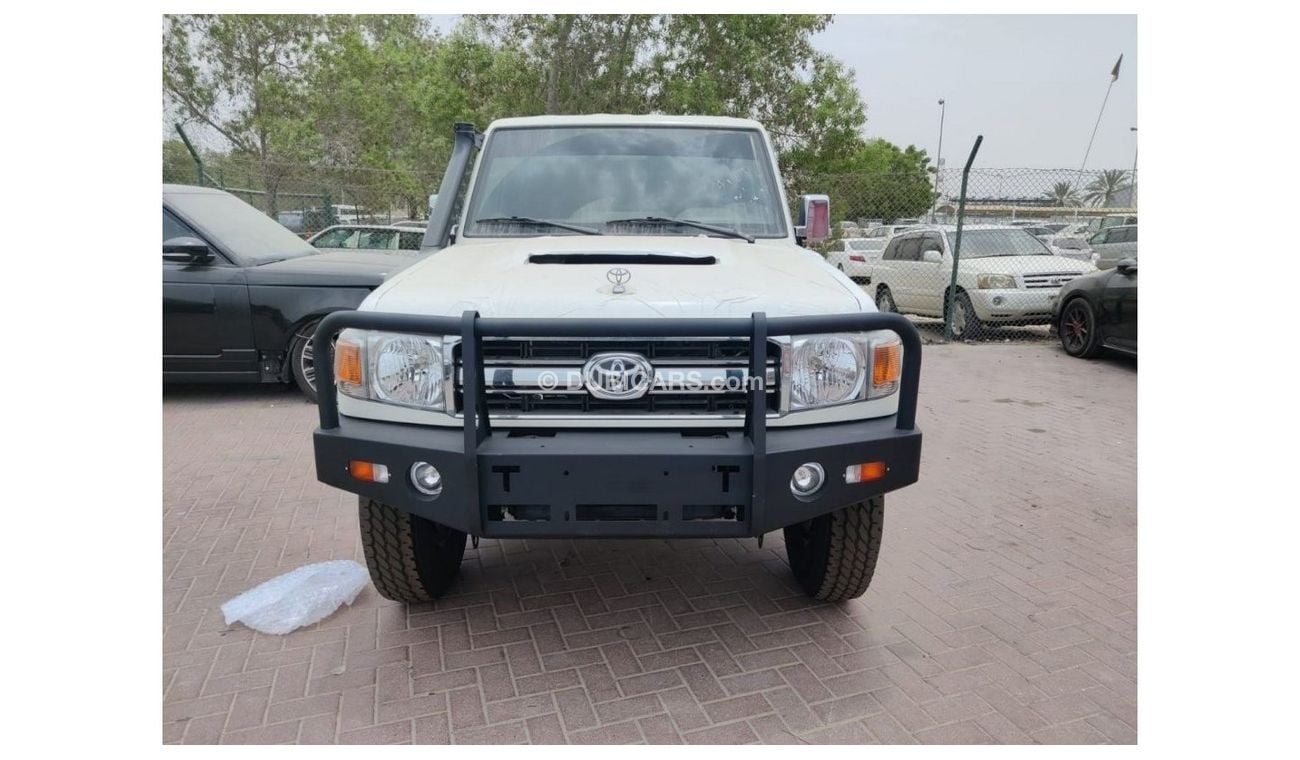 تويوتا لاند كروزر 70 76 4.5L HARD TOP TURBO DIESEL MT WITH BULL BAR