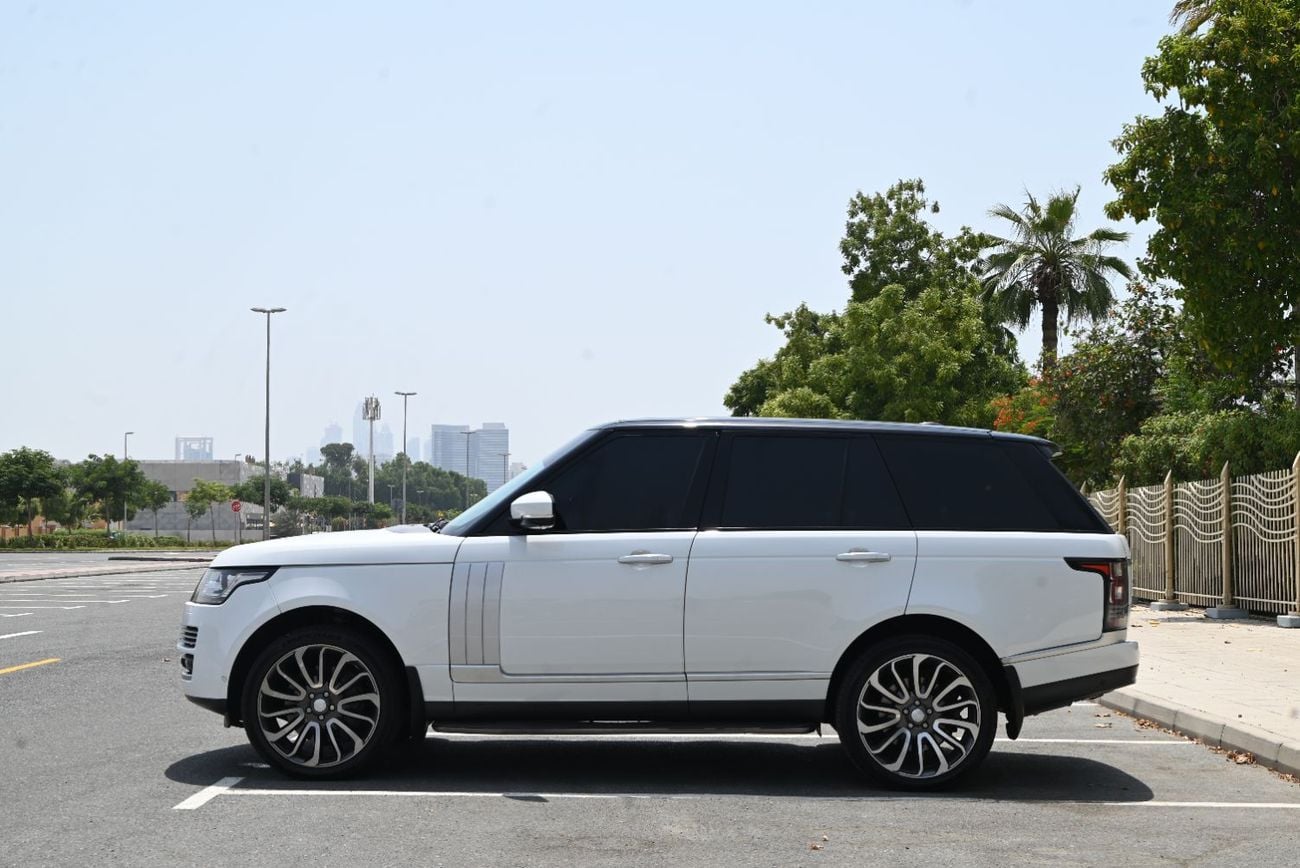 Land Rover Range Rover AUTOBIOGRAPHY -  AGENCY MAINTAINED - ACCIDENT FREE - RANGE ROVER SUPERCHARGED 2015 - GCC - WELL MAIN