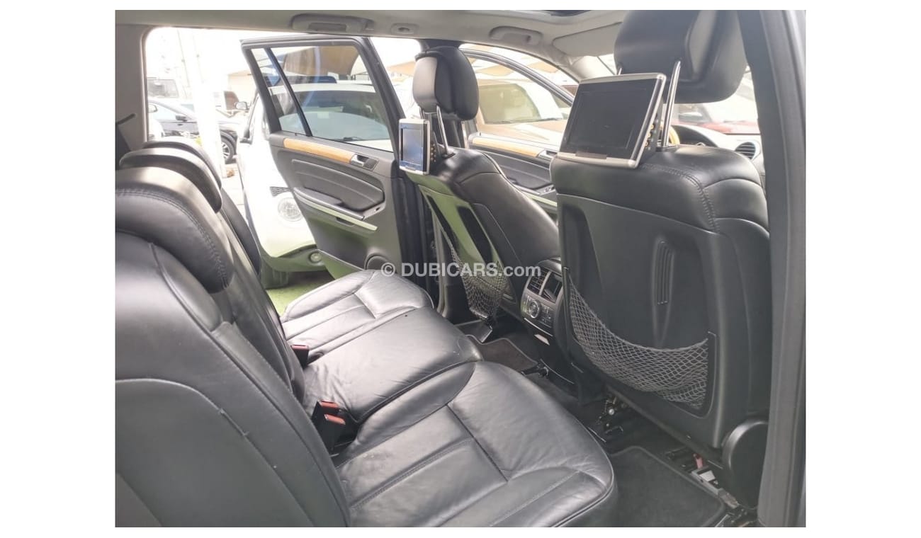 مرسيدس بنز GL 500 موديل 2010 خليجى بانوراما مثبت سرعة تحكم جلد بصمة جناح خلفى رنجات حساسات شاشات خلفية بحالة ممتازة