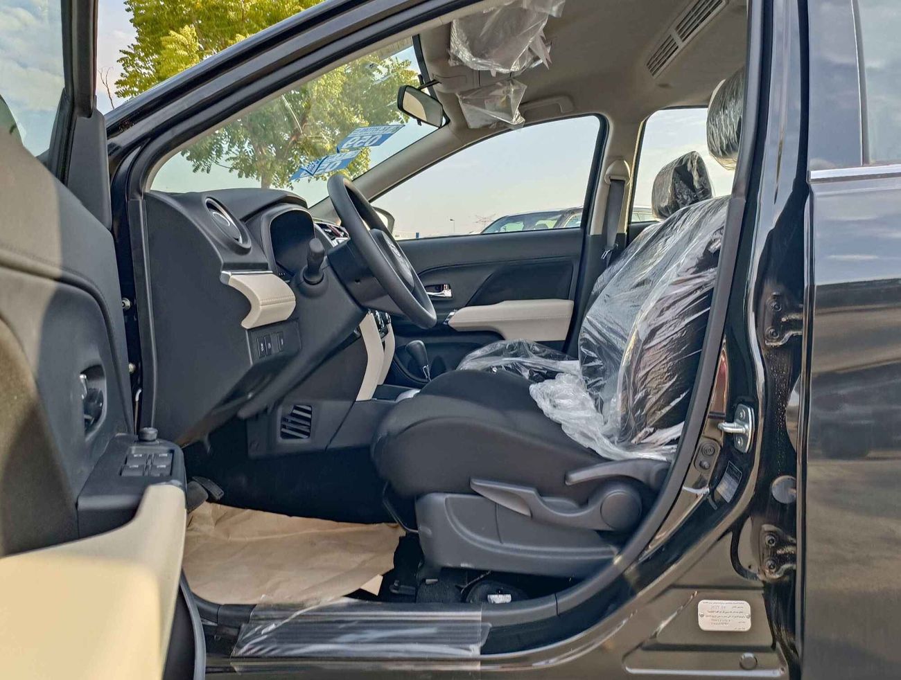 Toyota Rush G, 1.5L 4CY Petrol, 17" Rims, Push Start, Rear A/C (CODE # RU15B)