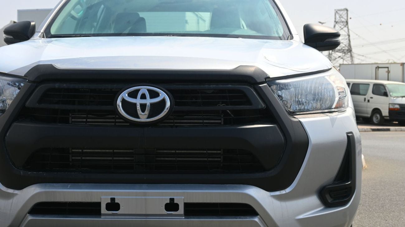 تويوتا هيلوكس Toyota Hilux 4x4  2024 2.4L Diesel Double Cab Transmission Manual Silver Outside Black inside