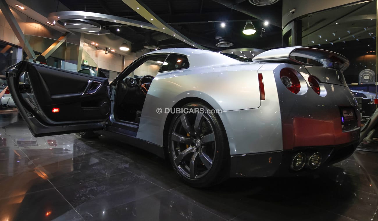 نيسان جي تي ار