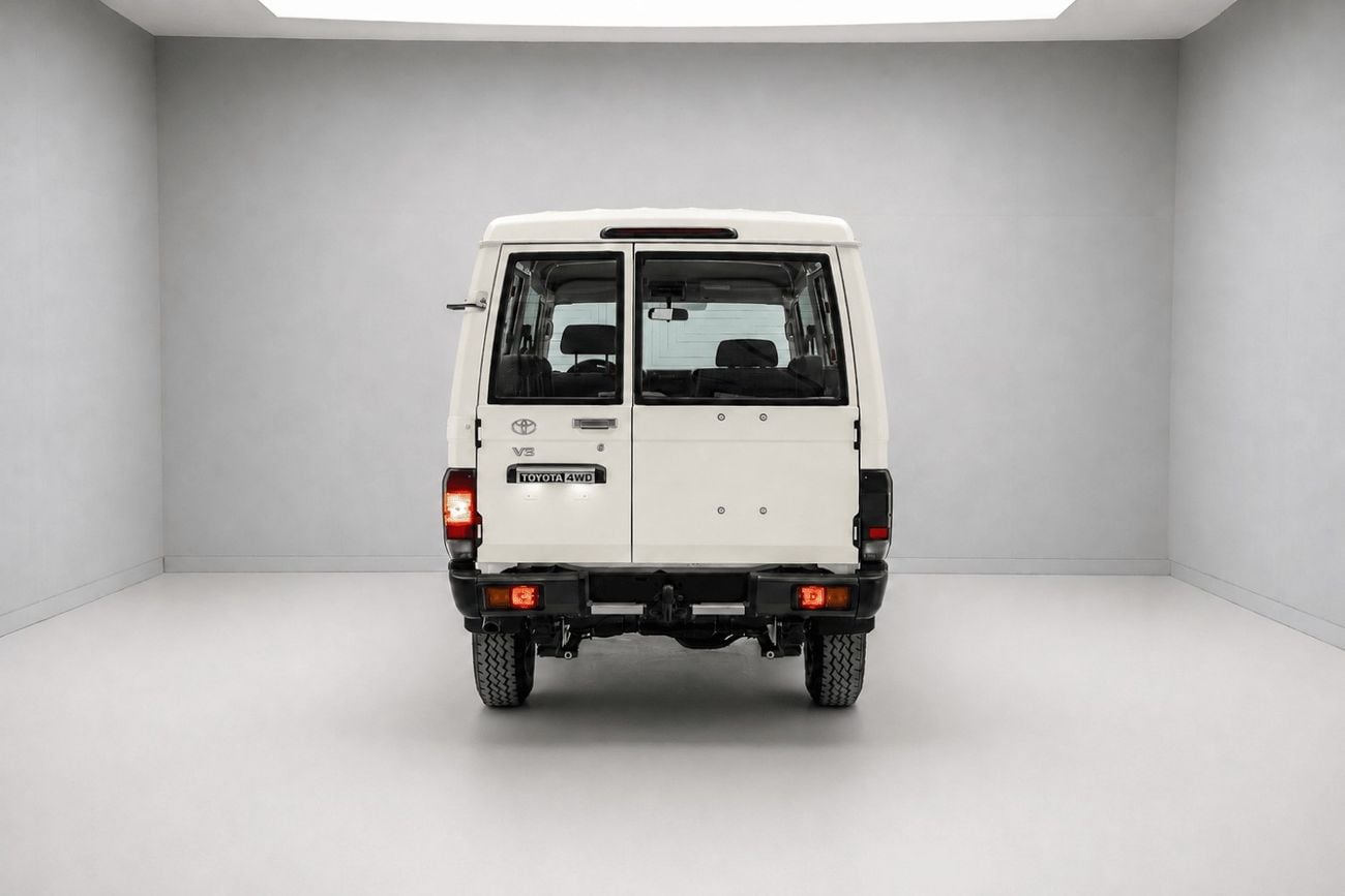 تويوتا لاند كروزر 70 LC 78 HARDTOP 4.0L AT - White Inside Bluish Grey | Export Only