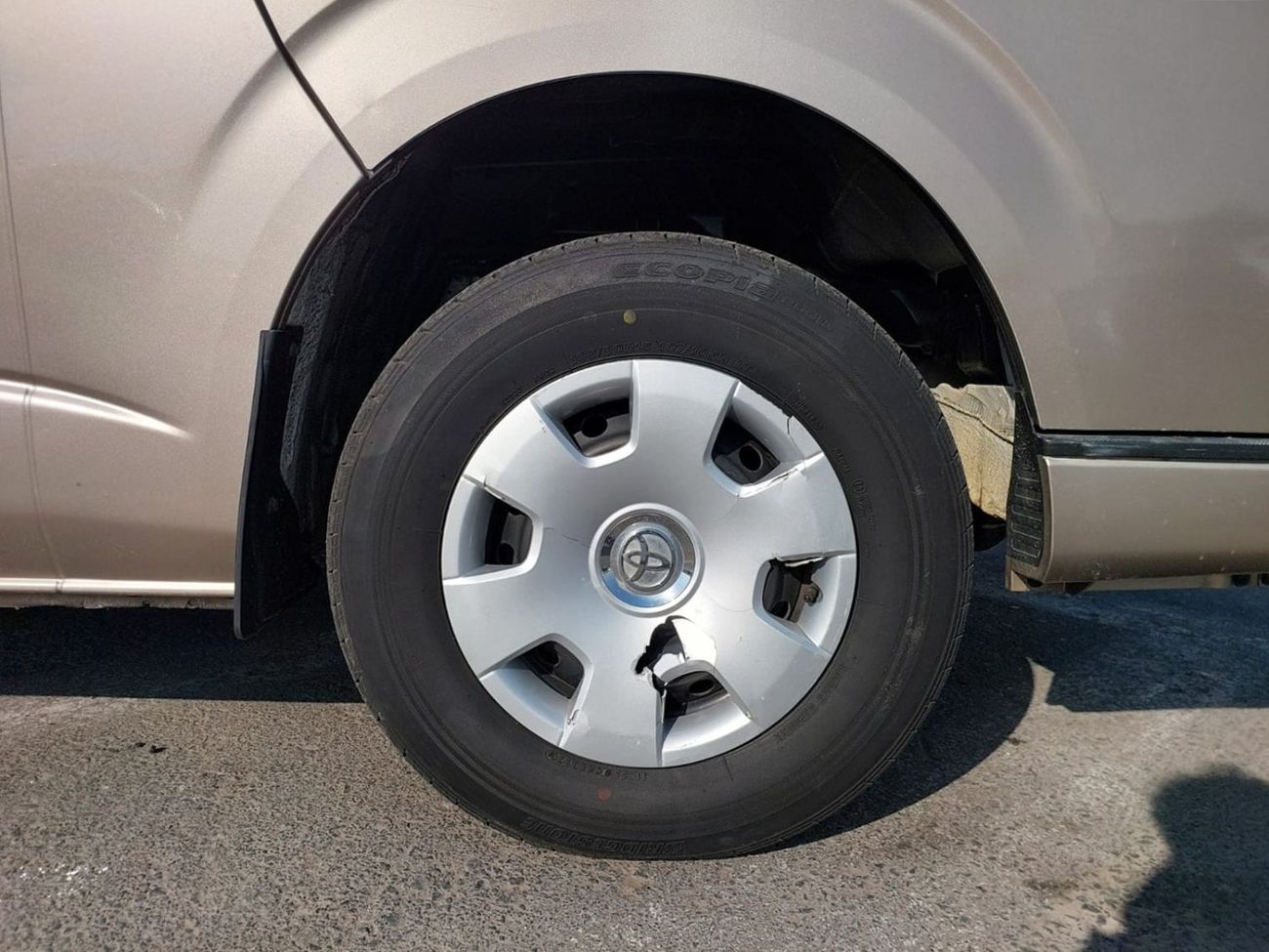 Toyota Hiace TOYOTA HIACE COMMUTER VAN RHD 2016 MODEL 2.7 L PETROL AUTOMATIC(PM10044)