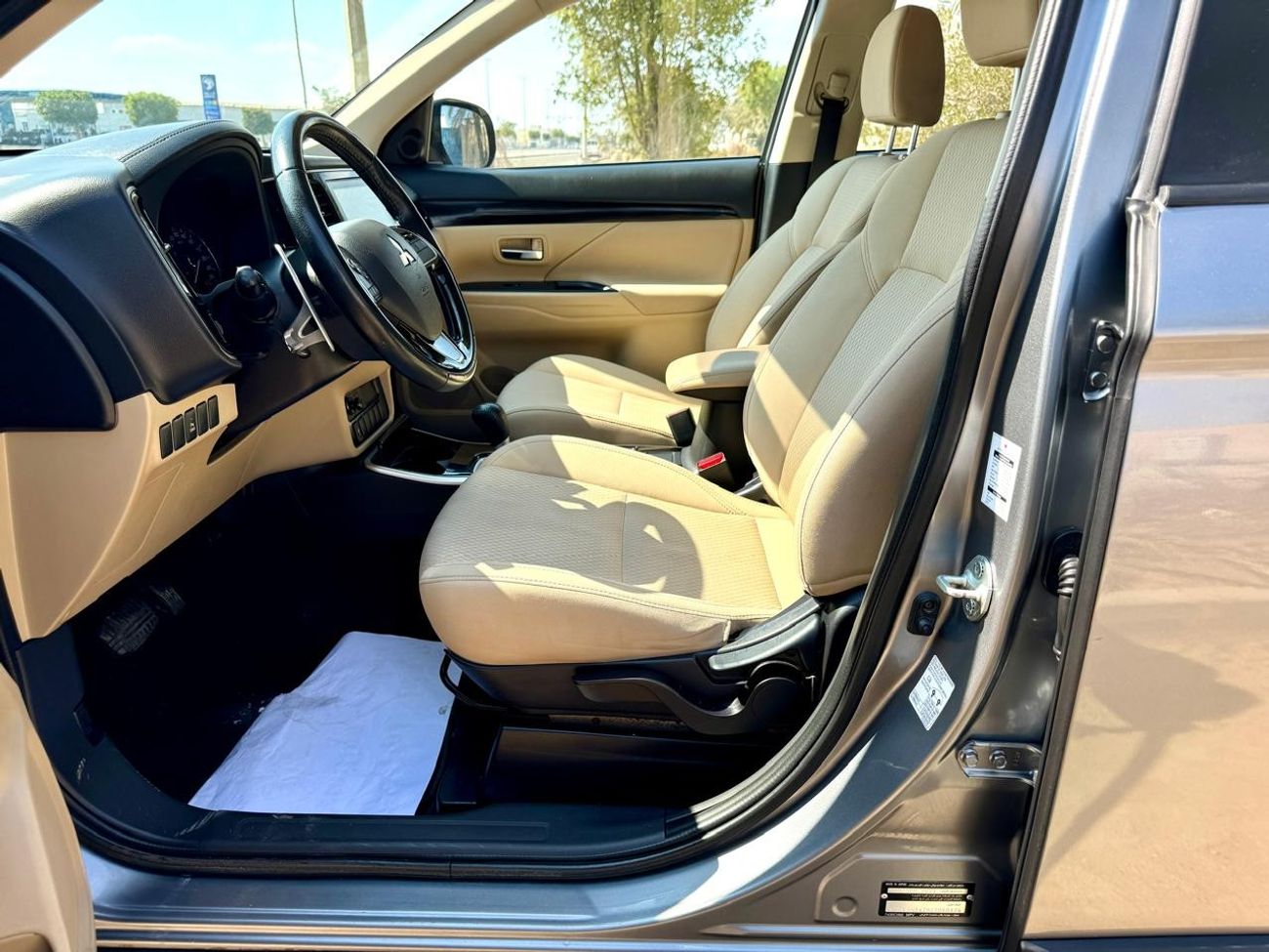 ميتسوبيشي آوتلاندر GLX High 2.4L 930-Monthly l GCC l Cruise, 4wd, GPS l Accident Free