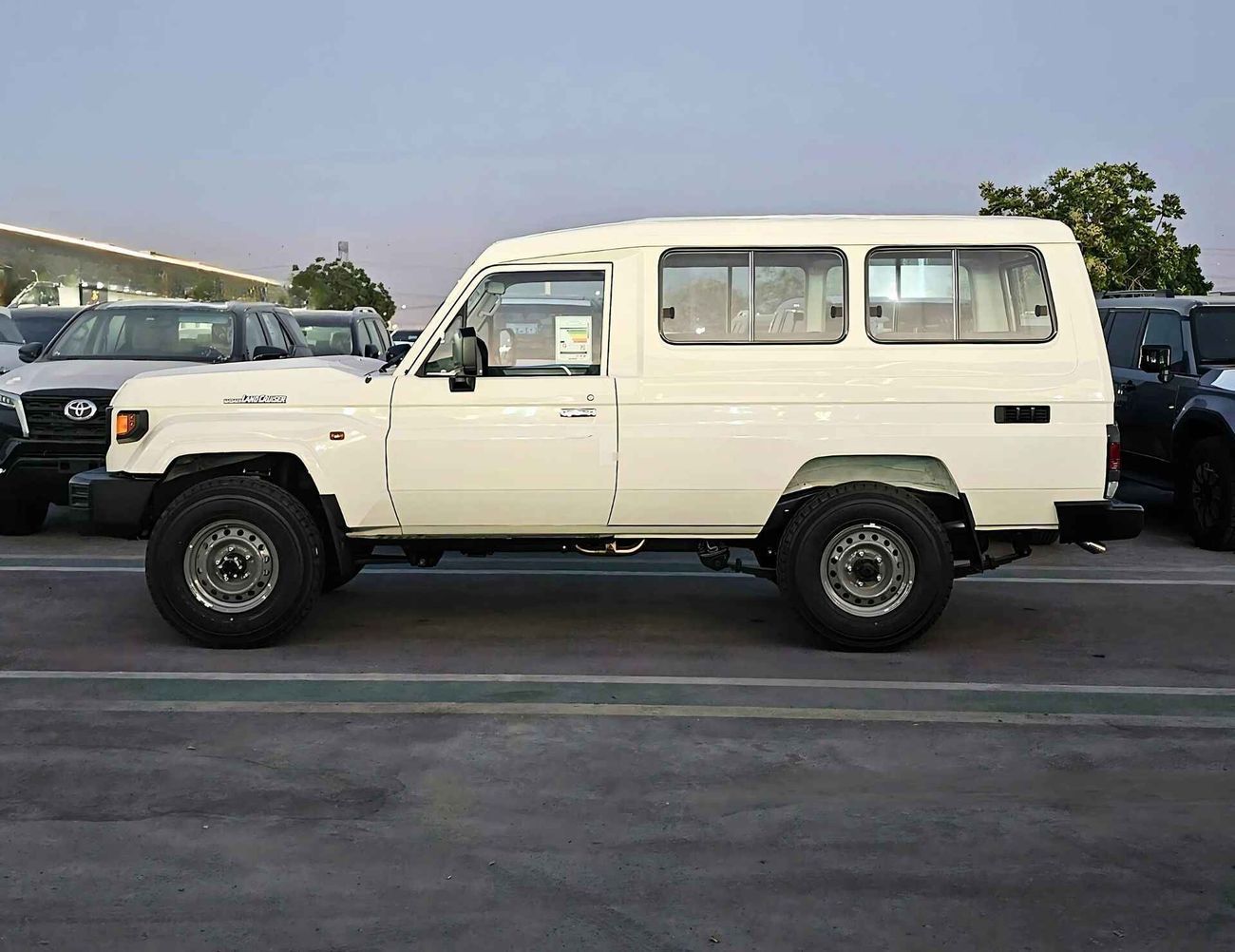 تويوتا لاند كروزر 70 LC78 / M/T / 4.0L V6 PETROL / 3 DOOR BASIC / PWR WINDOWS / 4WD (CODE # 78MTS )