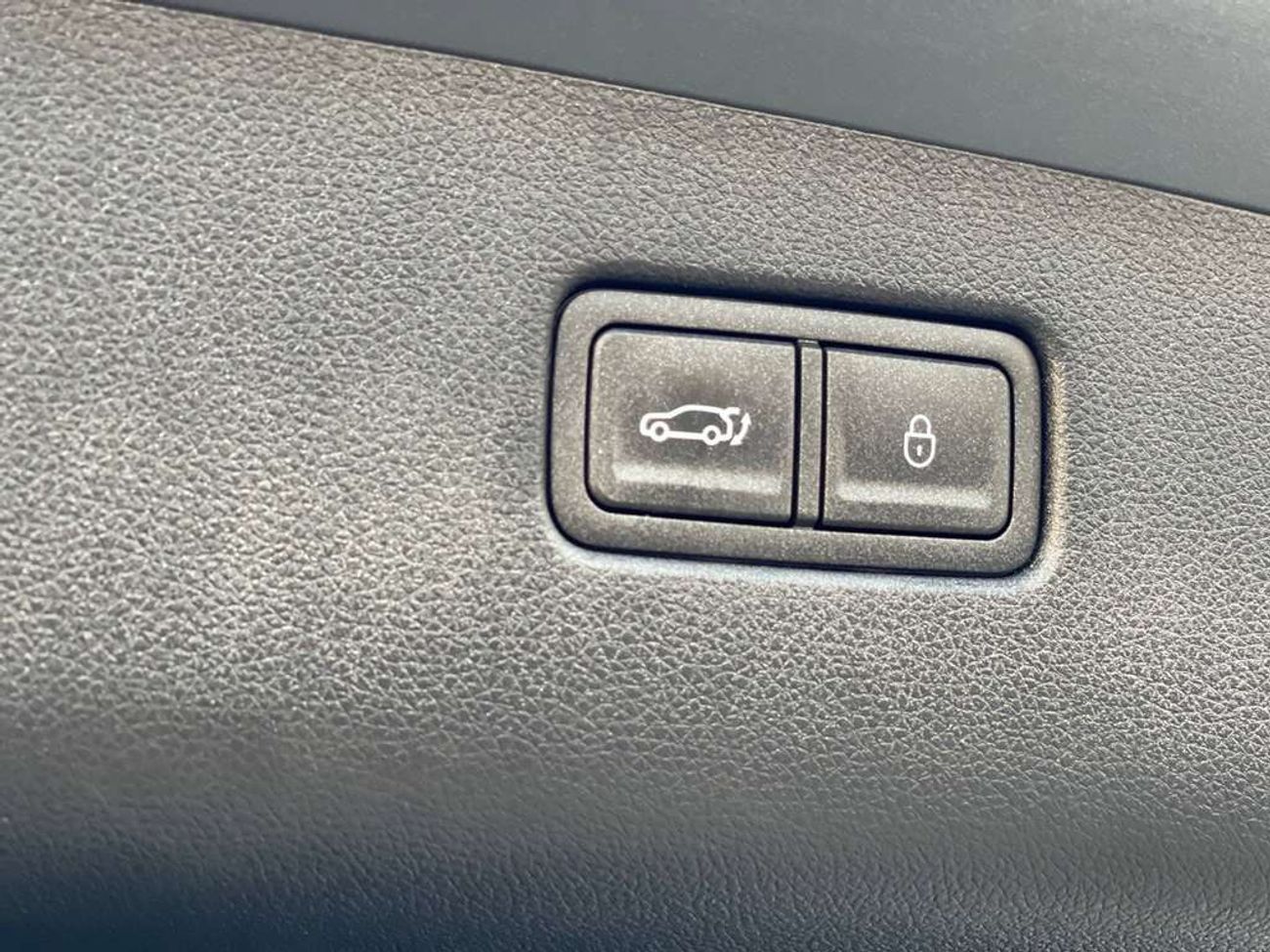 جينيسس GV70 / دفع رباعي / فتحة سقف بانورامية / كاميرا 360 درجة / مسافة منخفضة / بحالة ممتازة