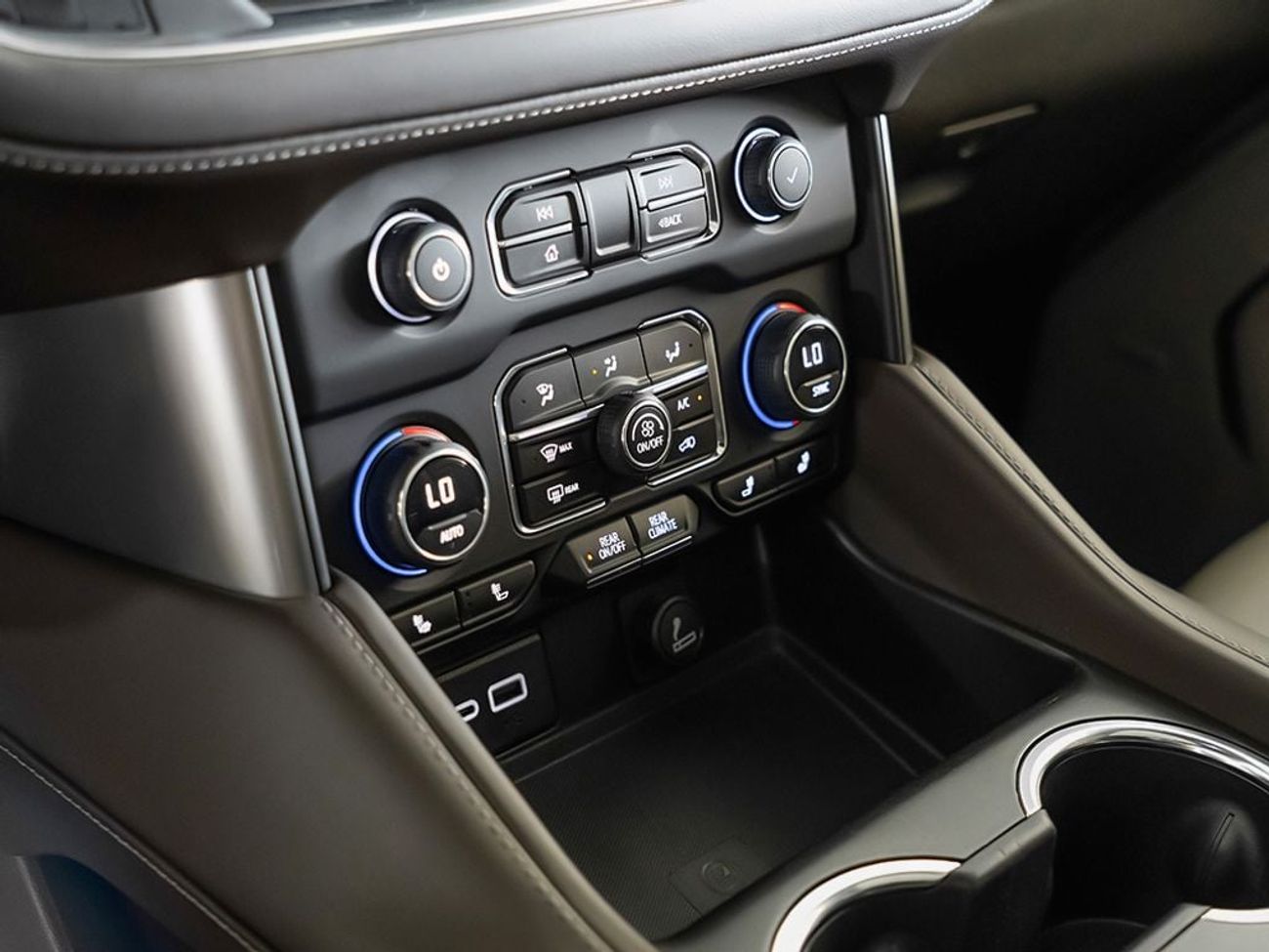 Chevrolet Tahoe Z71 (5.3L, 355 HP)