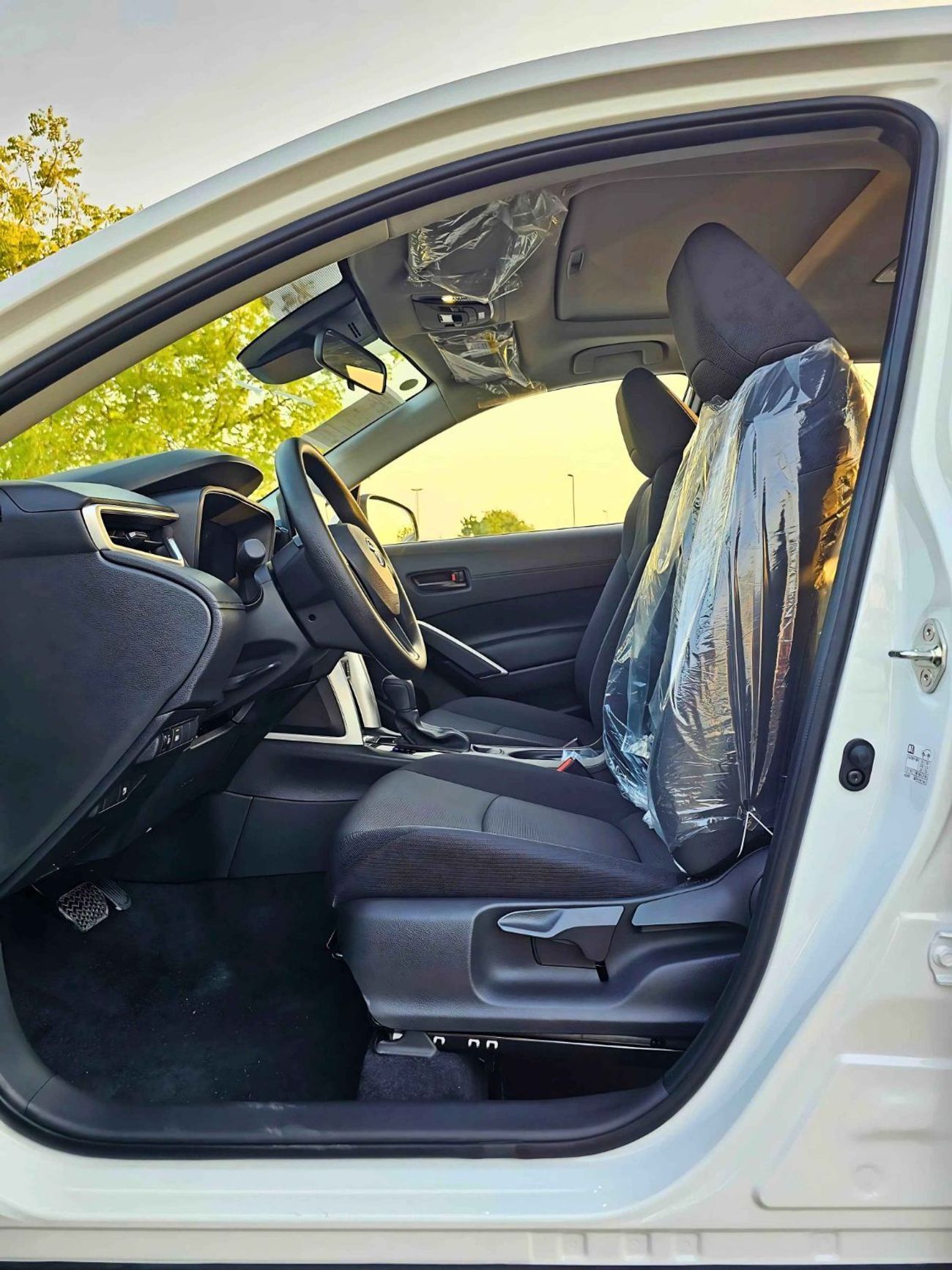 Toyota Corolla Cross HYBRID ELITE / SUNROOF / FABRIC SEATS / 2.0L V4 PETROL (CODE # CRCHC)