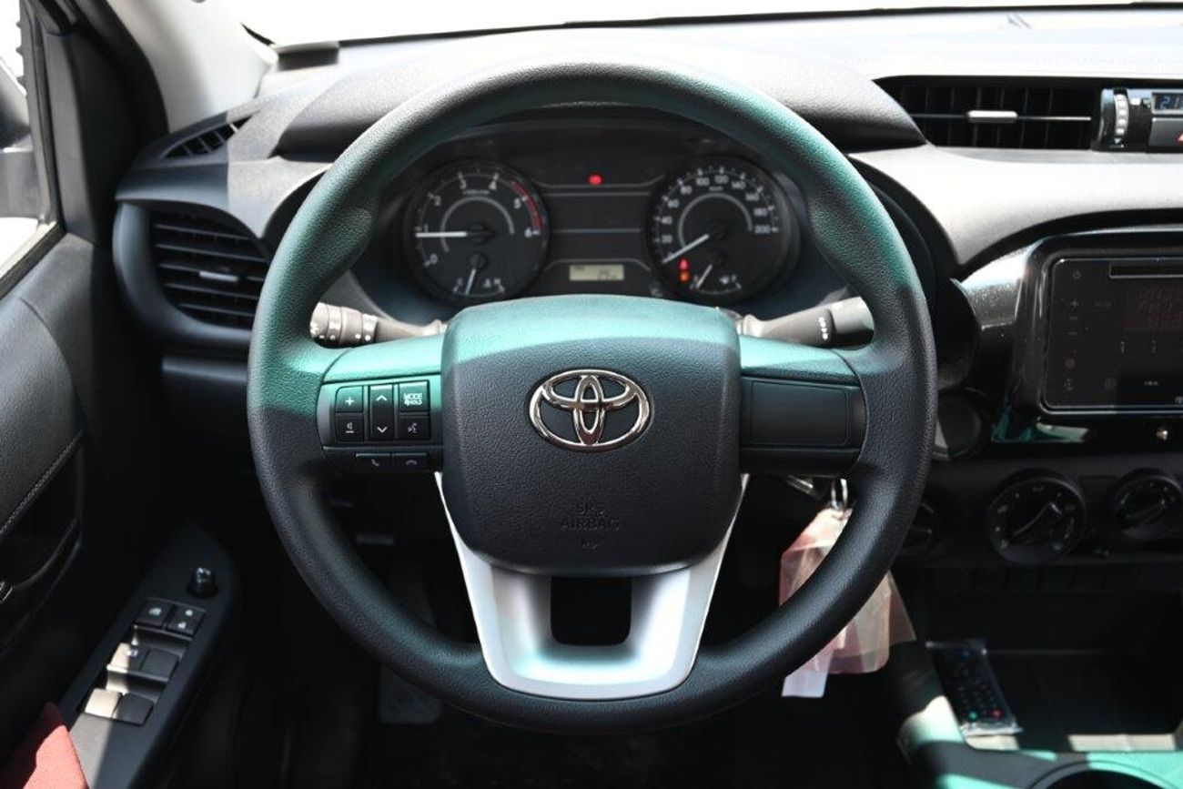 تويوتا هيلوكس Double Cabin 2.4L Diesel Pickup Manual Transmission