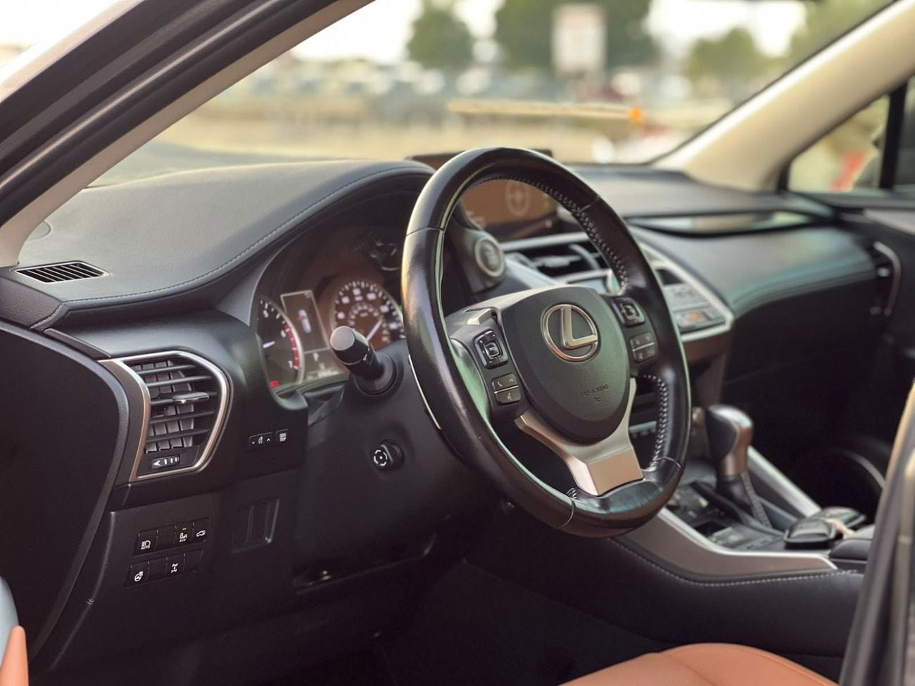 لكزس NX200t لكزس NX تيربو 2020 كاملة المواصفات، محرك 2.0 لتر V4، دفع رباعي، كاميرا خلفية وحساسات، فتحة سقف، مفتا